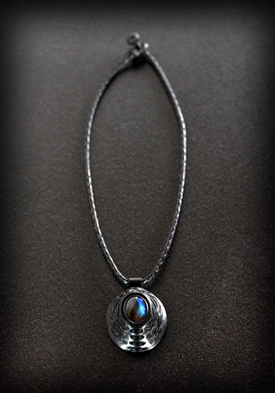 LEATHER-TUNA-1206-pendant.jpg